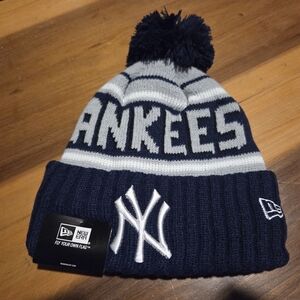 New YorkYankees New Era Navy and White Pom Beanie